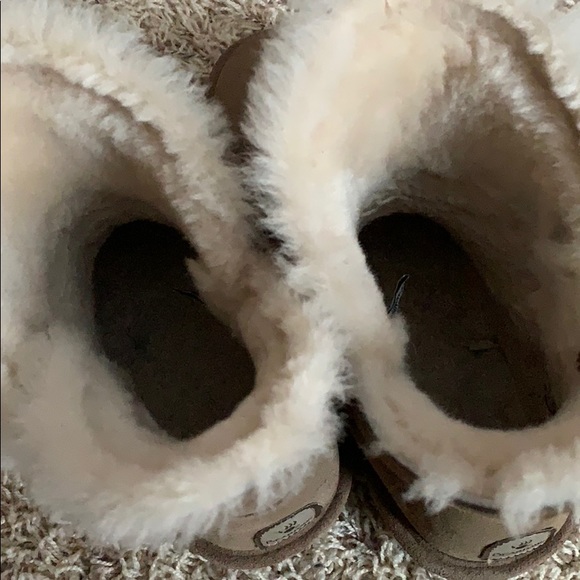 Women’s Bearpaw boots - Picture 3 of 4